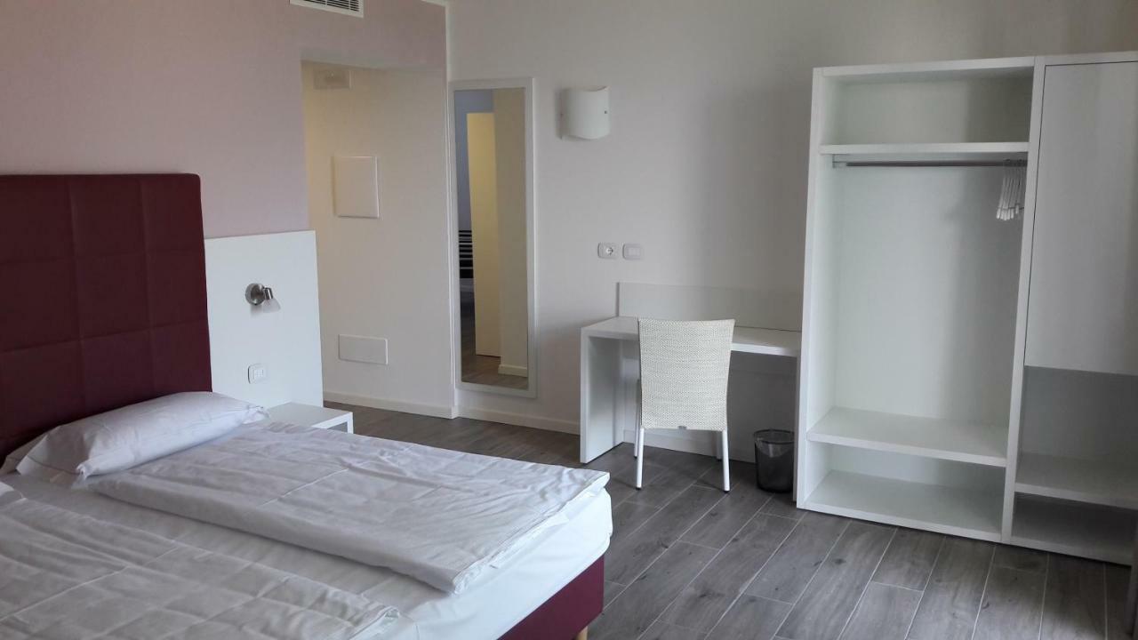 Junior Suite with Balcony,852586334:JPEG